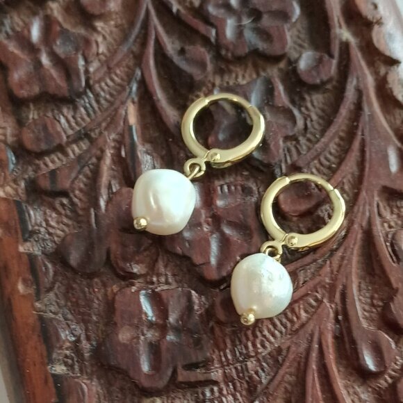 Baroque Pearl Huggie Hoop Earrings Gold Tone Drop Dangle Wedding Jewelry - Picture 4 of 8